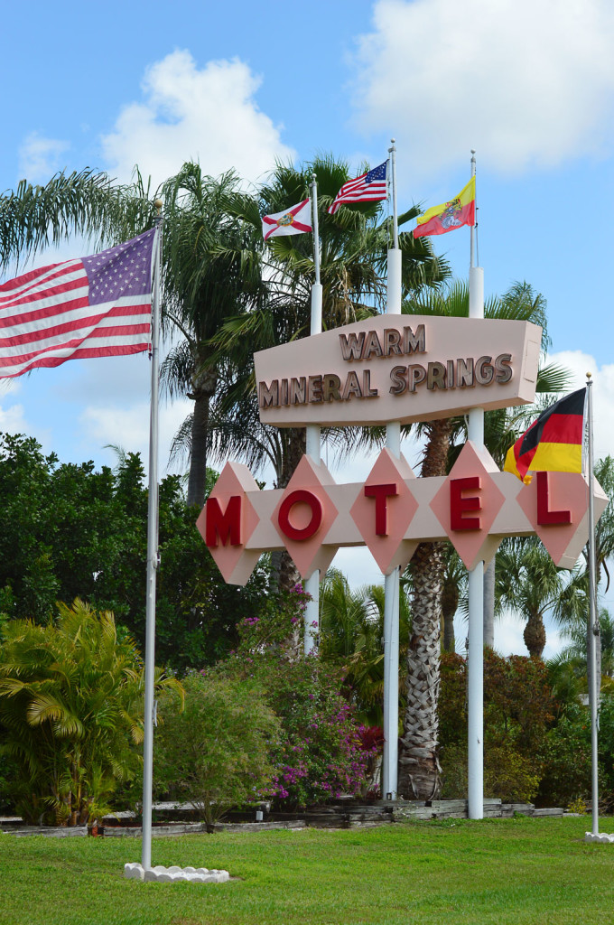 motel-sign-plus-flags