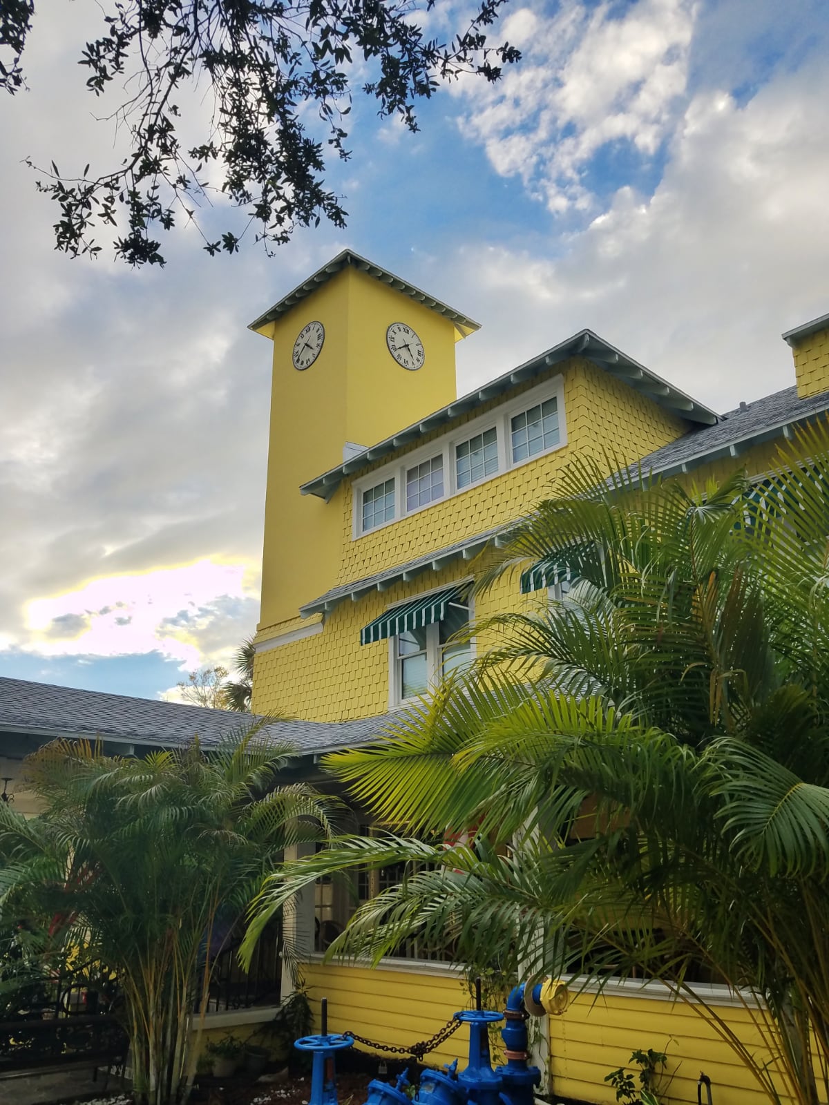 The Historic Peninsula Inn in Gulfport Florida
