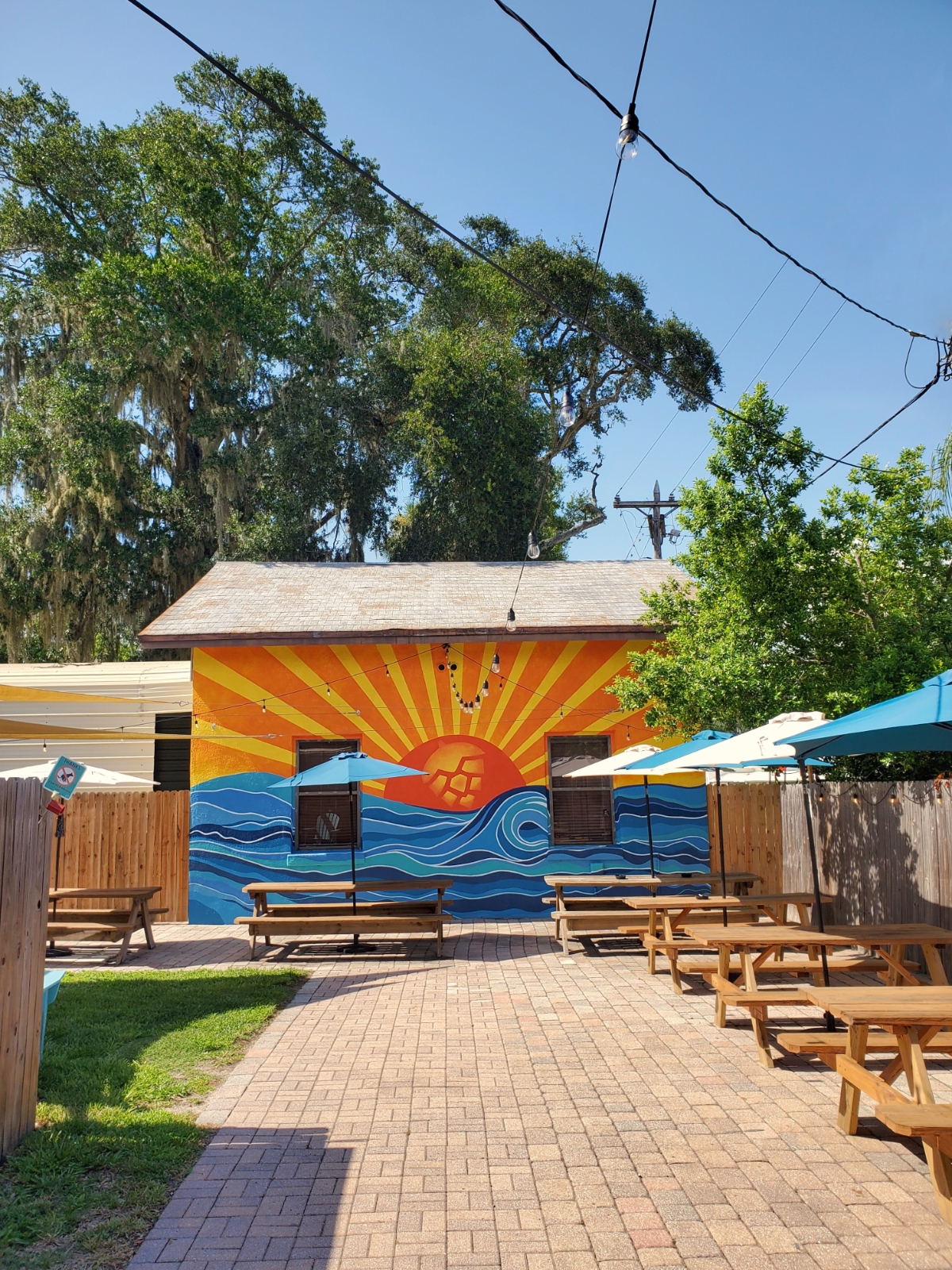 Toll Road Brewing Co. Ocoee Florida, outdoor courtyard and cool mural